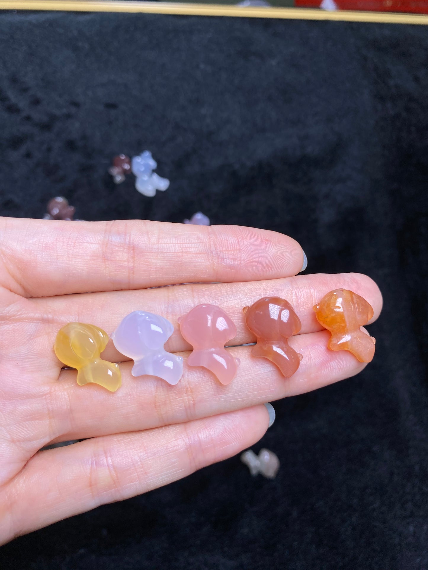 Natural Agate small dogs Carved charms