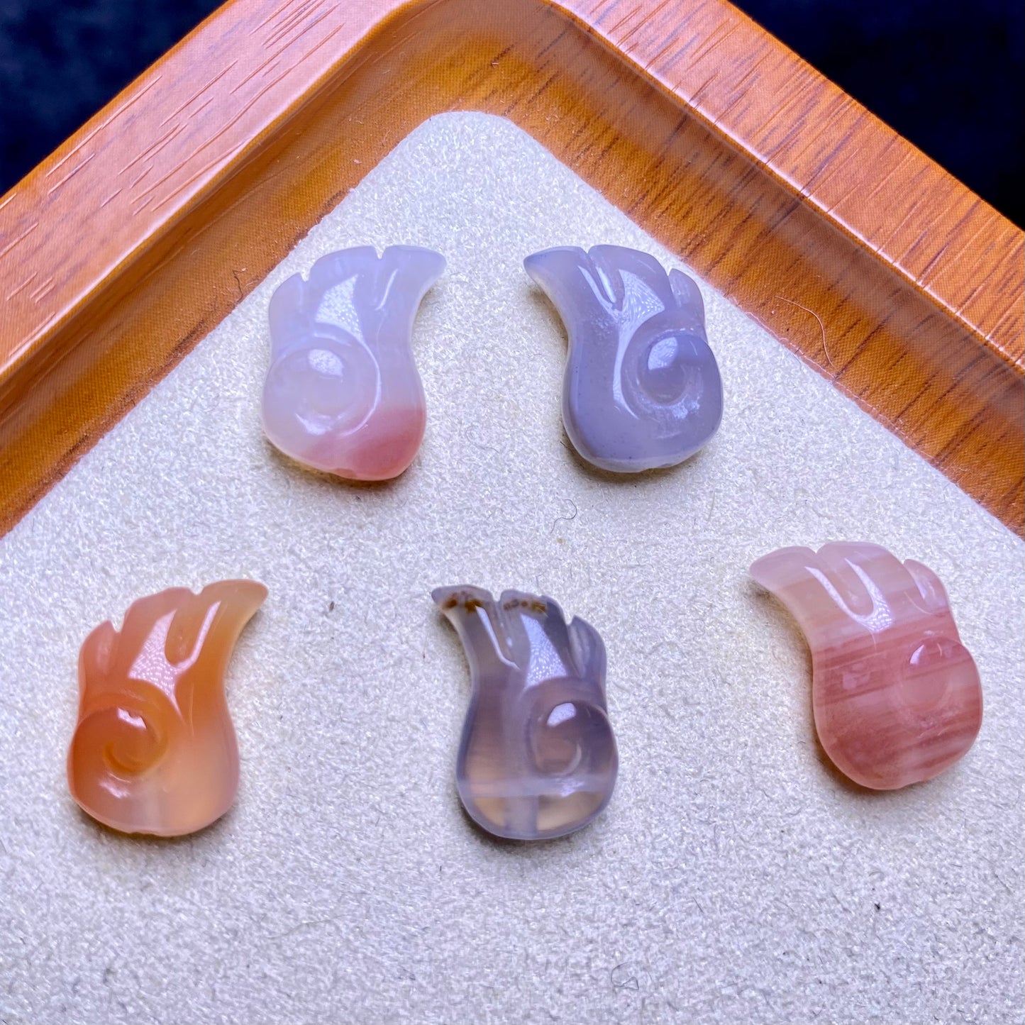 Natural agate jade-like wing carved charms