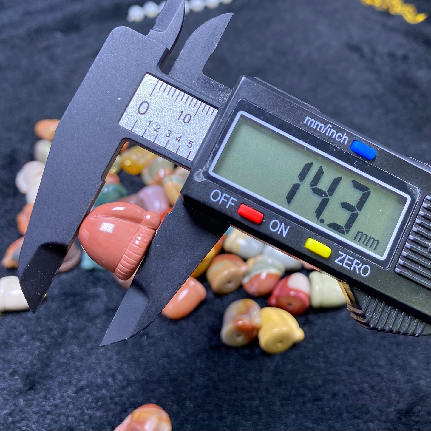 Natural Alashan Agate Christmas Hat Carved charms