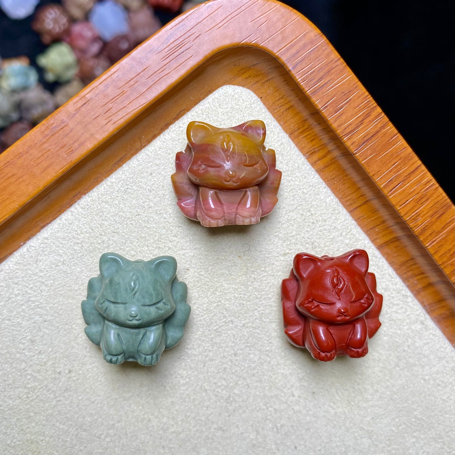 Natural Alashan agate nine-tailed fox carving