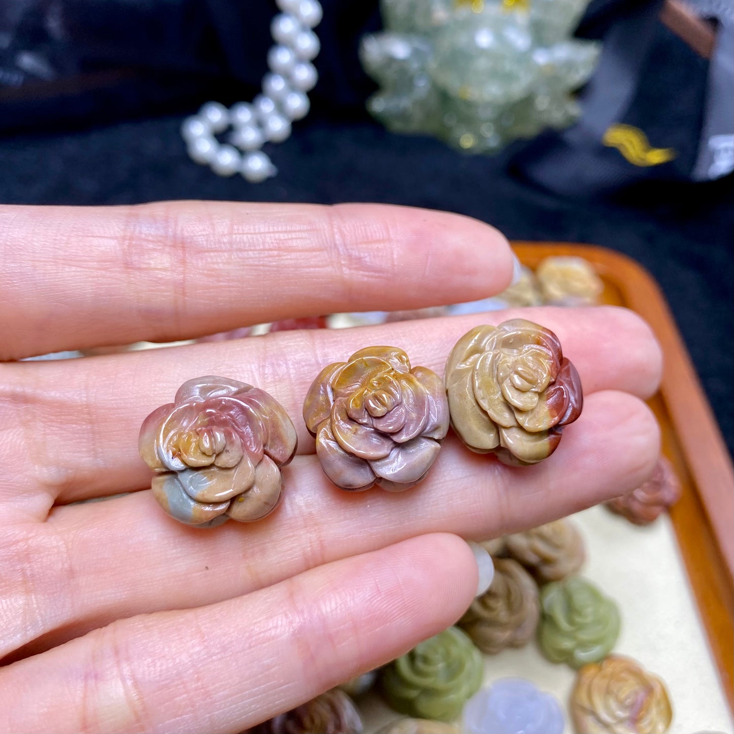 Natural Alashan agate double-sided flower carved charms