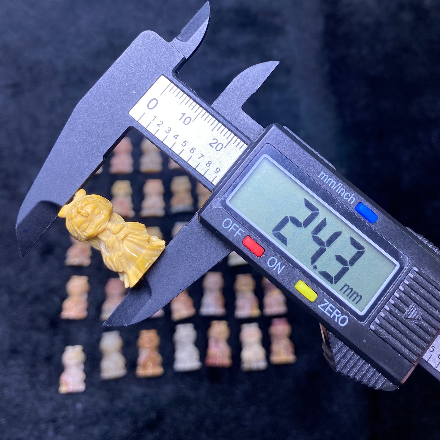 Natural Alashan Agate Carved charms Xishi