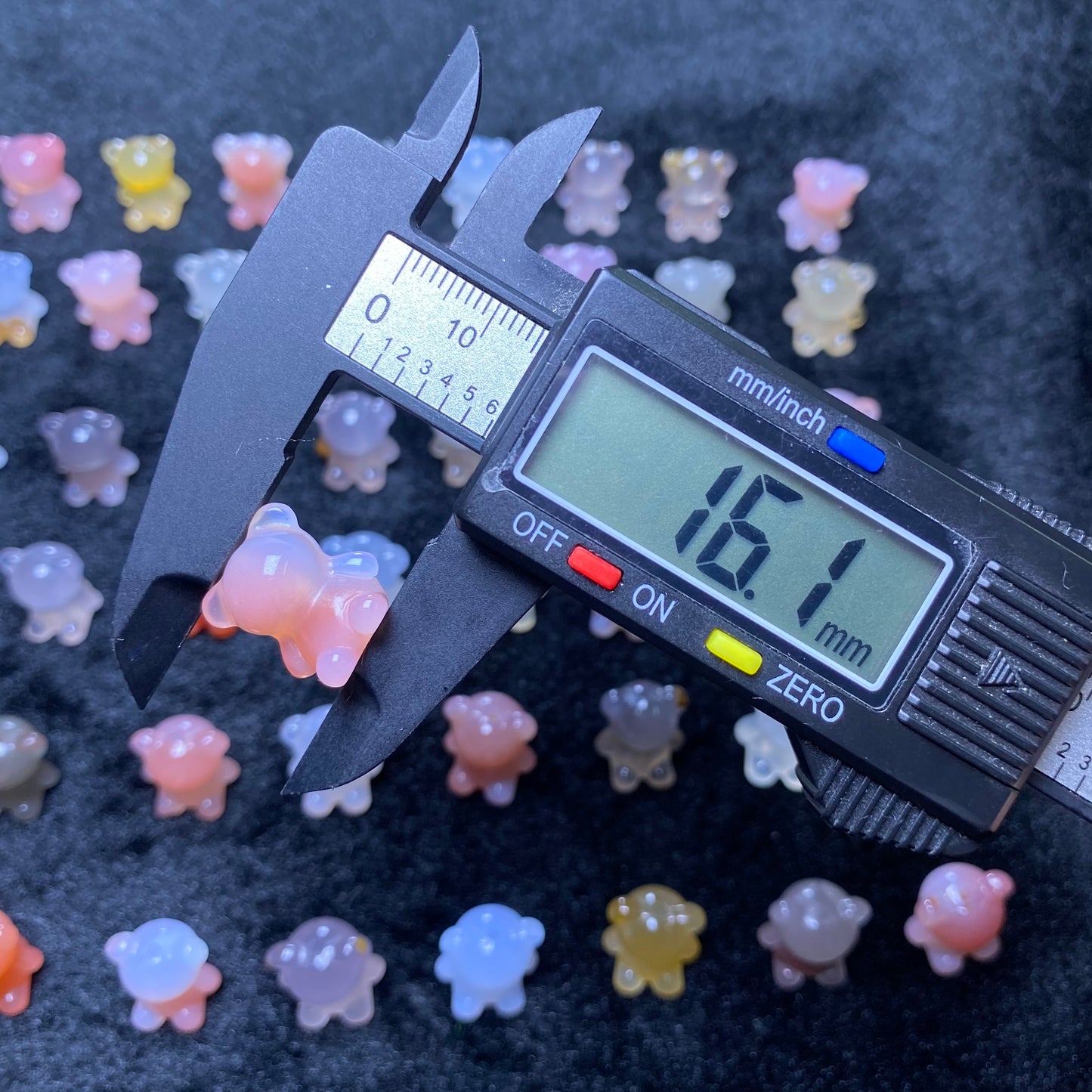 Natural Alashan Agate Jade-like Bear Carving Charms