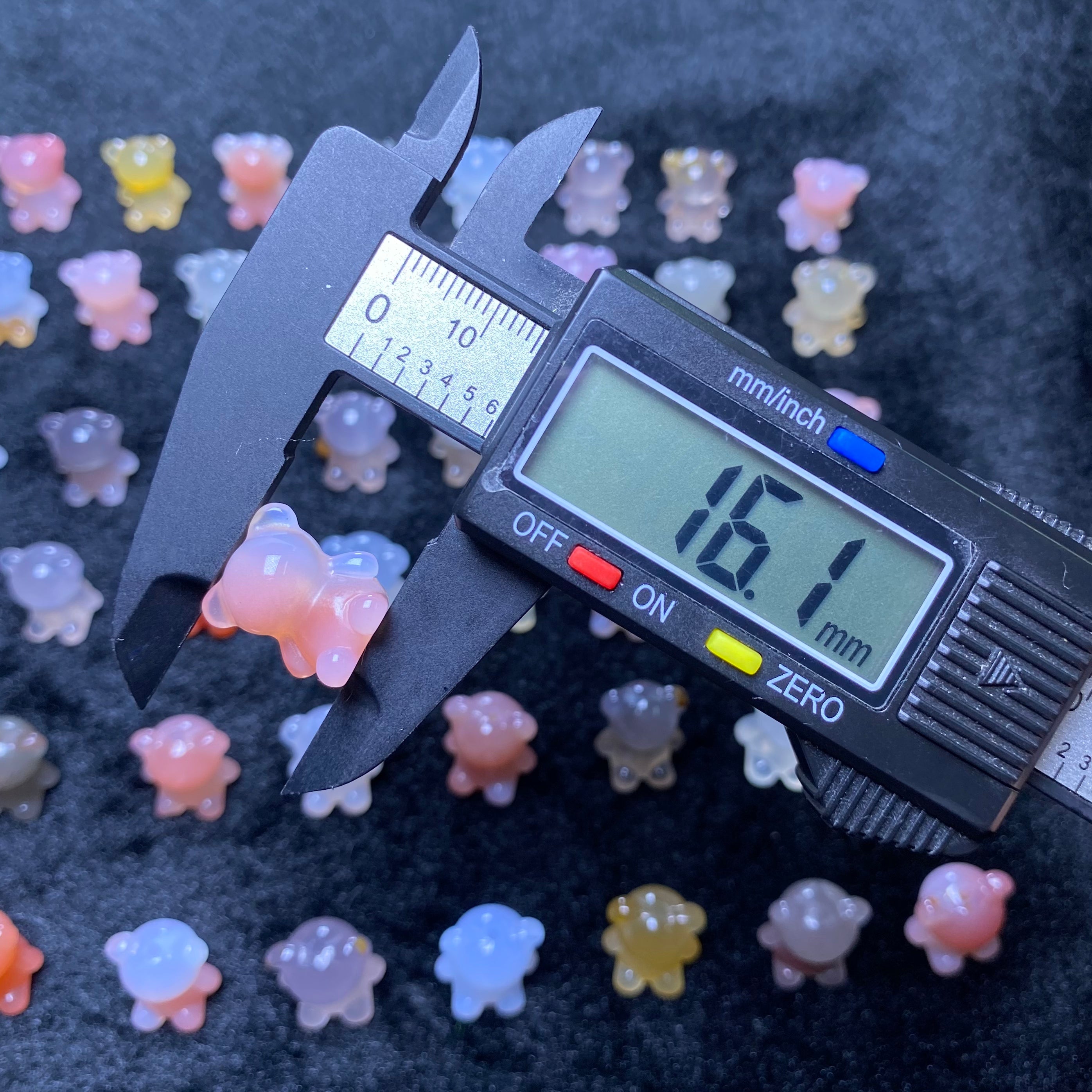 Natural Alashan Agate Jade-like Bear Carving Charms
