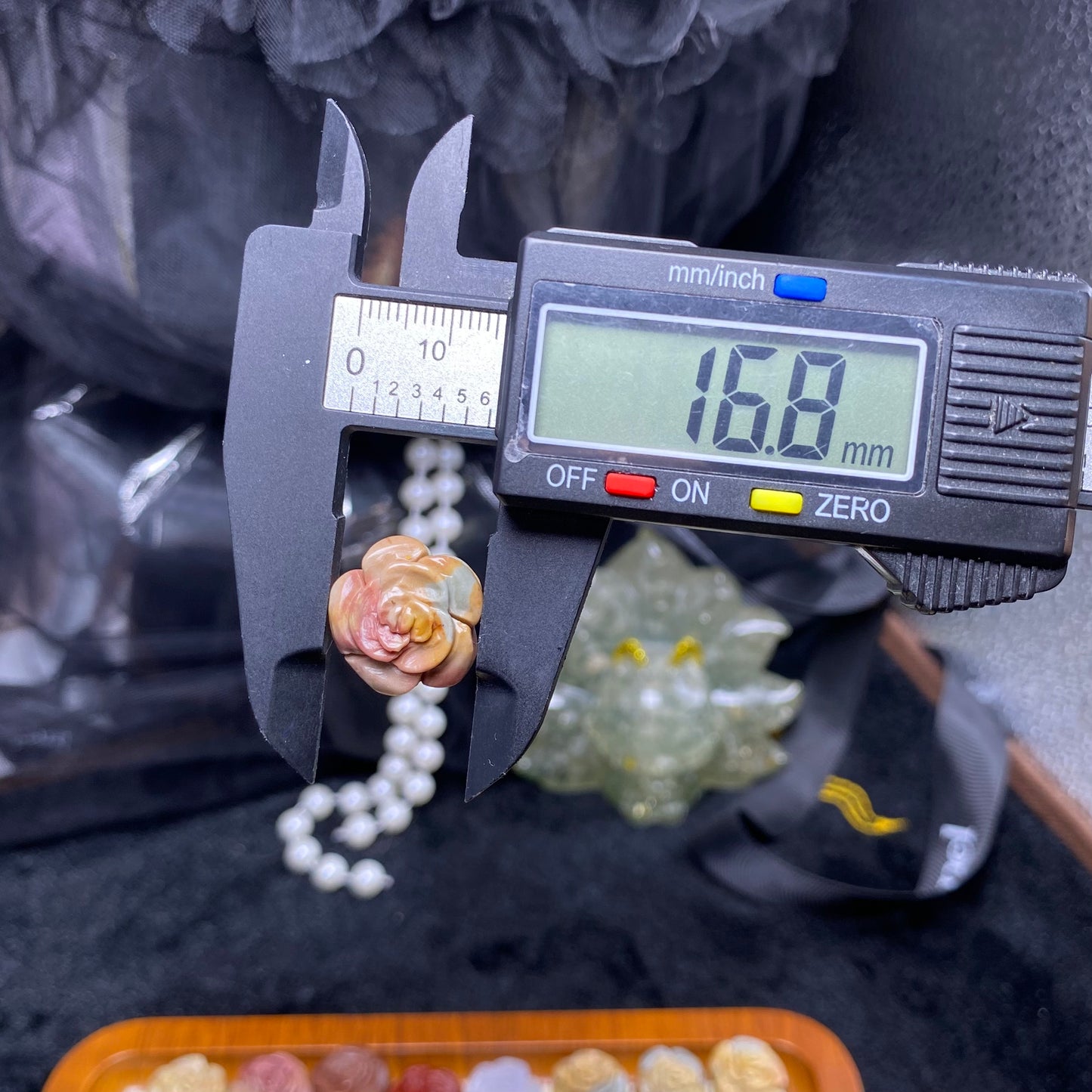 Natural Alashan agate double-sided flower carved charms