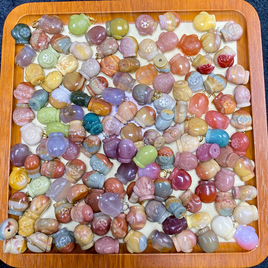 Natural Alashan agate glove carved charms