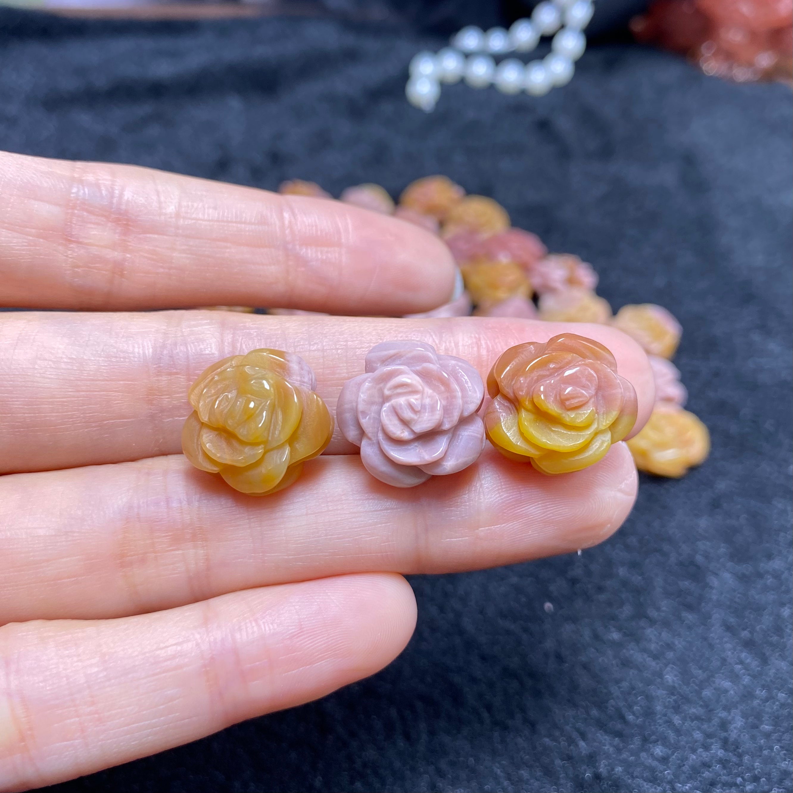 Natural Alashan agate  double-sided flower carved charms