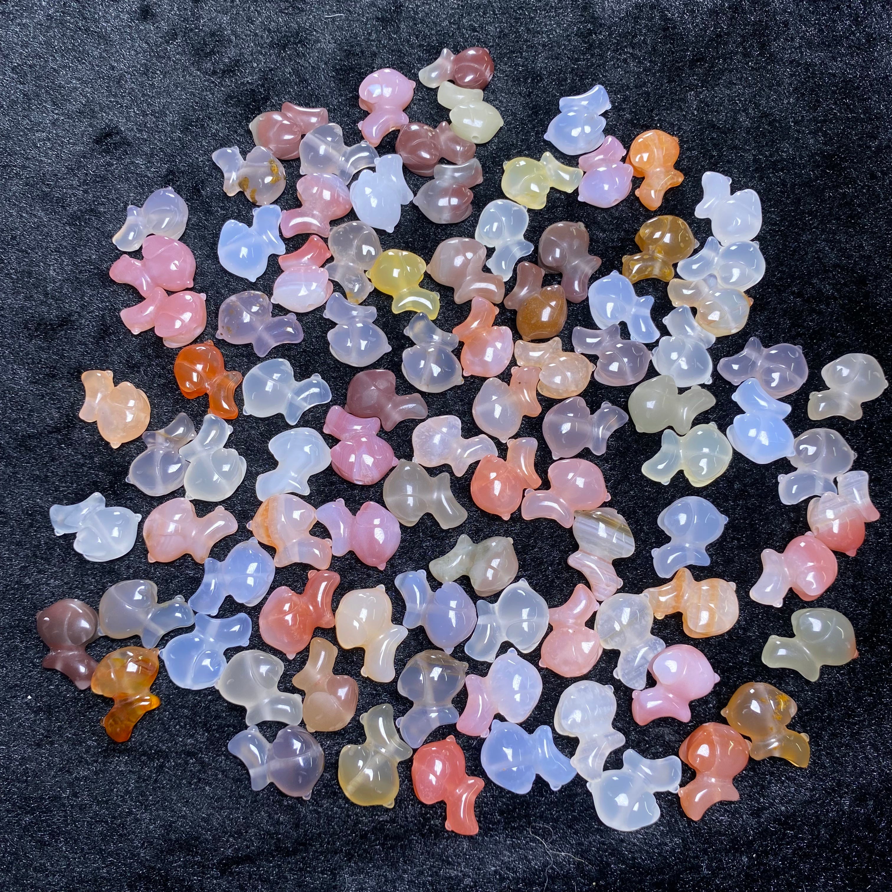 Natural Agate small dogs Carved charms