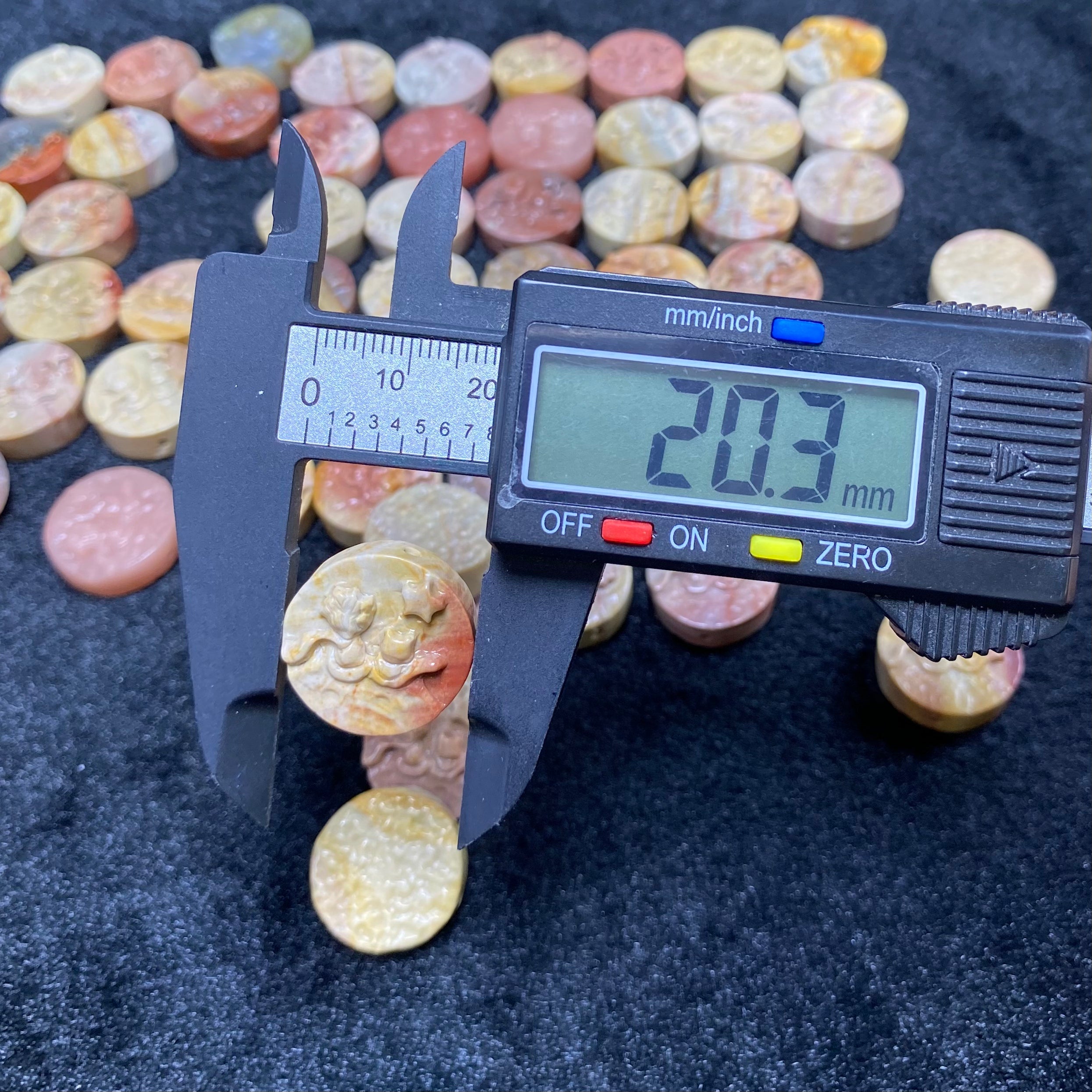 Natural Alashan Agate prince  pets carved charms
